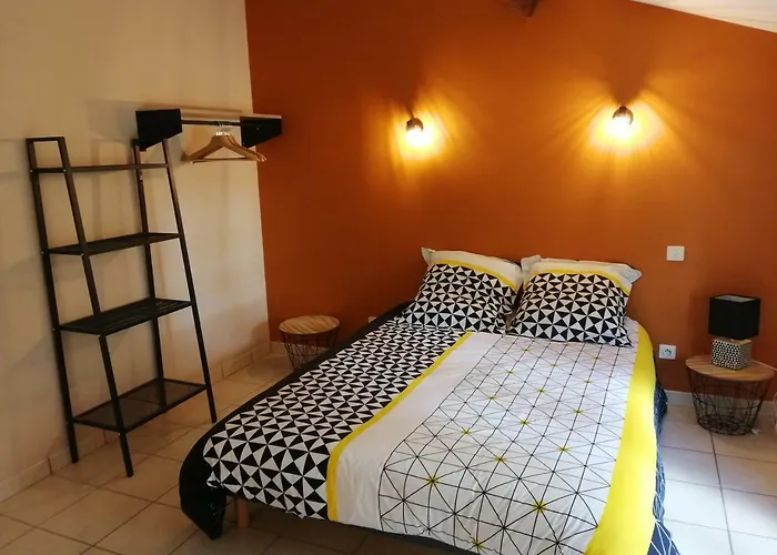 De Leylandy Pensión 3*